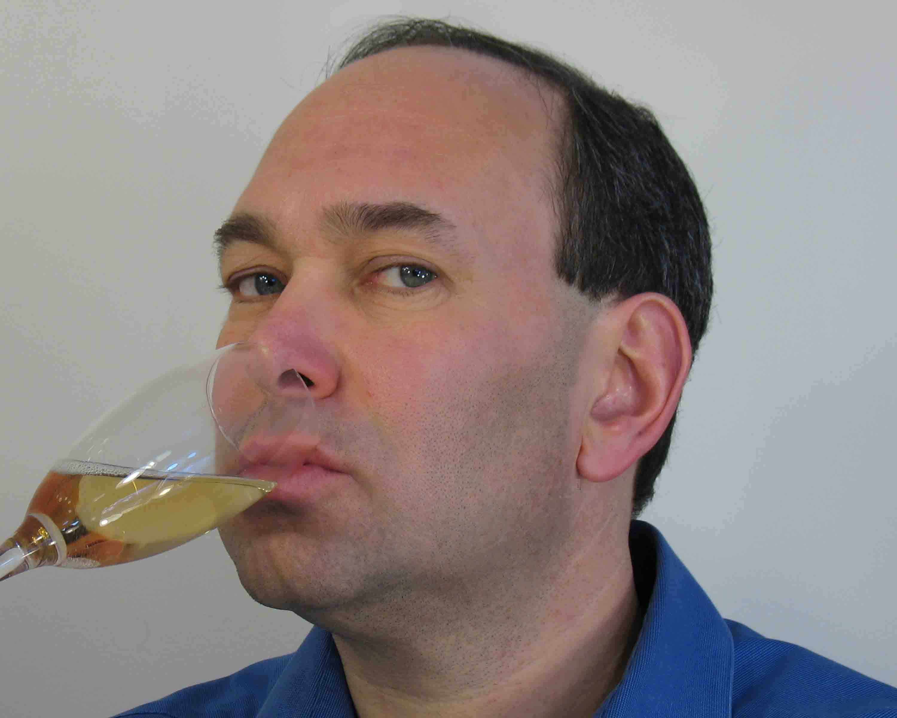 Stand-up comedian Shaun Eli is great for Jewish and senior citizen comedy events  (photo of Shaun drinking Champagne)